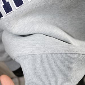 Sudadera de cuello alto CARPENTER HEATHER GREY 100% algodón con apliques bordados en color AZUL MARINO, media cremallera, CLUSH SPORTS, invierno - Product Image 4