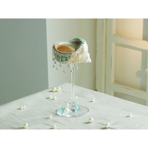 Verres à vin en verre et coquillages de mer de qualité assurée, parfaits pour servir des boissons signature dans les bars et les hôtels. - Product Image 2