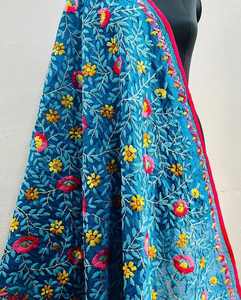 Dupatta Phulkari 2025 con Bordado Intenso, Tradicional Punjabi, Hecho a Mano, para Novias, Bodas, Étnico, Festivo - Product Image 4