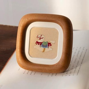 Support d'affichage miniature en bois massif écologique, cadre photo instantané, verre anti-reflet, fabrication artisanale, design original et durable - Product Image 5