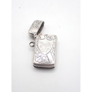 Étui à allumettes vintage en aluminium argenté avec motif floral gravé, durable pour usage domestique - Product Image 3