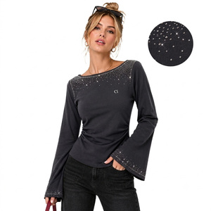 Chemisier élégant vert olive à col bateau pour femme, orné de strass personnalisés, manches longues évasées, taille froncée, en mélange de coton premium, vente en gros - Product Image 3