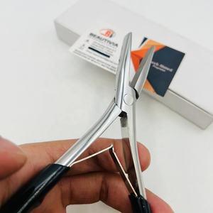 Pince professionnelle en acier inoxydable à pointe plate pour extensions de cheveux, avec logo personnalisé, poignée noire, pour cheveux Remy, trame simple, à clipser - Product Image 1
