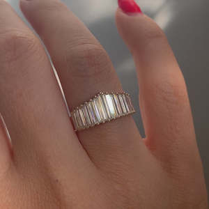 Bague de fiançailles classique pour femme en or massif 14 carats avec diamant taille baguette cultivé en laboratoire de 2,5 carats certifié IGI - Product Image 1