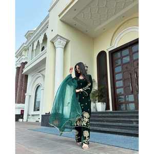 Conjunto de Traje Tradicional Chino para Fiesta con Hermoso Bordado y Trabajo de Secuencia de Codificación - Product Image 4