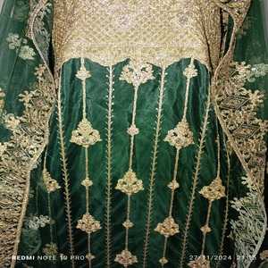 Ensemble de mariée en soie Lehenga Choli brodé, prêt-à-porter, pour mariage et fêtes, vente en gros à prix imbattable - Product Image 3