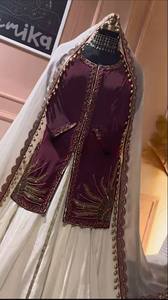 NUEVO LEHENG CHOLI MODERNO en Seda Crepé Natural con Mangas Largas, Adornos con Cuentas, Trabajo Manual, Lentejuelas de 5 mm y Bordado Zari para Fiestas - Product Image 2