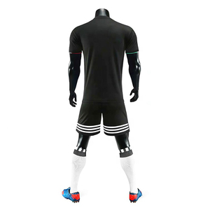 Maillot de football unisexe noir uni à manches courtes, col en V, en polyester léger anti-humidité, personnalisable, pour tous les sports - Product Image 3