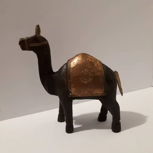 Centre de table en bois en forme de chameau, décoration animale artisanale de luxe pour les mariages, les événements et la mise en scène de table - Product Image 1