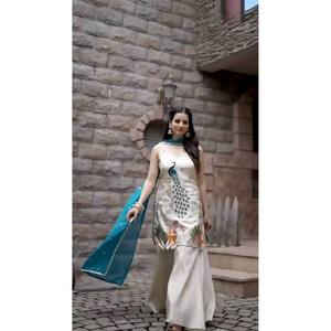 Conjunto de Ropa de Diseño Indio y Pakistaní para Fiestas, Top, Pantalón y Dupatta - Product Image 2