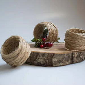 Elegantes servilleteros de bambú hechos de materiales sostenibles, ideales para cenas informales, reuniones familiares o fiestas al aire libre. - Product Image 1