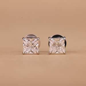 Pendientes de Diamantes con Corte Princesa, Plata 925, Engaste de Garra, Diseño Geométrico Clásico, Joyería de Compromiso para Mujer - Product Image 1