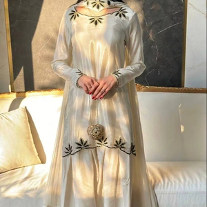 Elegante Conjunto de Kurti y Palazzo de Seda con Dupatta – Traje Salwar Étnico Minimalista Bordado para Fiesta para Mujer - Product Image 1