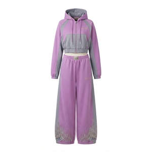 Conjunto Deportivo de Dos Piezas para Mujer con Capucha, Sudadera con Cierre y Bloques de Color, Pantalones Jogger con Detalle de Pedrería - Product Image 3
