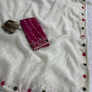 ผ้าส่าหรีซูเปอร์โซนิคครัชสุดพิเศษ พร้อมงานปักกำมะหยี่หนักและเสื้อปักประดับ ราคาขายส่งโดยรอยัลเอ็กซ์พอร์ต - Product Image 1