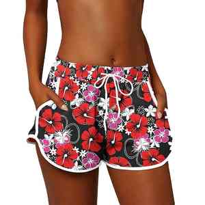 Shorts Casuales de Moda Urbana Contemporánea para Mujer, con Estampado de Sublimación, Diseño de Arte Moderno, Tonos Vibrantes y Cintura Elástica - Product Image 2