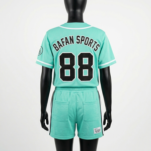 Conjunto de Camiseta sin Mangas y Pantalones Cortos para Mujer, 180 GSM, Poliéster Suave, Verde Menta, Panel con Logotipo Personalizado - Product Image 2