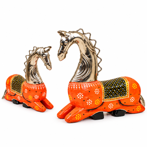 Figurine décorative de cheval assis en bois peint à la main, motif floral |   Statue traditionnelle indienne faite à la main |   Décoration intérieure - Product Image 4