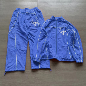 Conjunto Deportivo Personalizado de 3 Piezas, Chaqueta Cortavientos Ligera Reflectante con Cremallera Desmontable y Pantalones Deportivos de Nailon para Hombre - Product Image 5