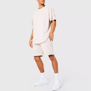 Ensemble décontracté homme respirant : T-shirt à manches courtes et short uni avec taille élastique confortable pour l'été - Product Image 4