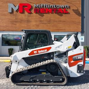 Chargeuse compacte sur chenilles fiable, similaire à la Bobcat T66, conçue pour les entrepreneurs ayant besoin d'une puissante capacité de levage et d'un moteur durable. - Product Image 4