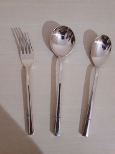 Juego de Cubiertos Minimalistas de Acero Inoxidable Plateado, Acabado Espejo, Aptos para Lavavajillas, para Fiestas, Bodas y Cenas - Product Image 3