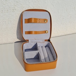 กล่องจัดระเบียบเครื่องประดับเดินทางหนัง PU กล่องเครื่องประดับขนาดเล็กสำหรับผู้หญิง - Product Image 1