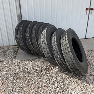 Neumático de Camión Usado de Larga Distancia 11R24.5 de Calidad Premium, Diseñado para Posición de Dirección, Alta Eficiencia de Combustible, Banda de Rodadura Resistente y Reutilizable - Product Image 4