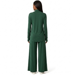 Conjunto Deportivo Modesto de 2 Piezas con Cuello Alto y Orificios para Pulgares, Elástico en 4 Direcciones, Top de Manga Larga y Pantalones Anchos, Marca Privada - Product Image 2