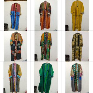 ชุดคลุมเจ้าสาวสุดหรูสำหรับผู้หญิง ผ้าไหมนุ่ม น้ำหนักเบา ชุดนอนยาว ตกแต่งผ้าแบบอินเดีย วินเทจ ทำจากผ้าไหมซารีรีไซเคิล คิโมโน คอวี - Product Image 1