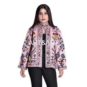 Canard matelassé indien fait à la main TNT Suzani veste courte brodée pour les femmes Crewel Festival cadeau spécial pour sa tenue de fête - Product Image 1