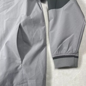 Chaqueta Cortavientos Personalizada para Universidad, Fabricante de Ropa Deportiva, Chaqueta de Nailon con Cuello en V para Hombre, Primavera - Product Image 5