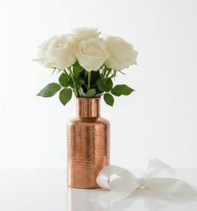 Jarrón Decorativo de Metal Martillado con Diseño Floral para Centro de Mesa, Ideal para Decoración de Interiores en Hogares, Salas de Estar, Oficinas y Hoteles - Product Image 1