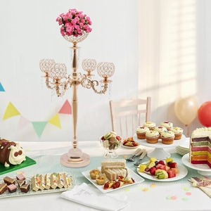Candélabre doré avec accents en cristal, porte-bougie à 5 bras, décoration d'intérieur, décoration de mariage - Product Image 3