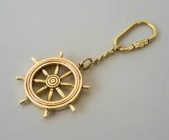 Llavero de latón vintage con forma de timón de barco, estilo náutico, hecho a mano, para llaves de coche, bicicleta y hogar - Product Image 4