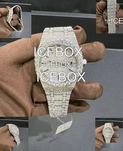 Montre-bracelet pour homme en acier inoxydable avec cadran en verre, résistance à l'eau 10 bars, boîtier entièrement serti de diamants Moissanite, fermoir de bracelet - Product Image 1