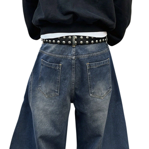 Jean en denim bleu foncé pour homme, coupe large et ample, respirant, délavé, style décontracté streetwear, avec détail de chaîne sur les poches, type pantalon de charpentier - Product Image 4