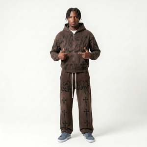 Ensemble de survêtement streetwear marron pour homme, comprenant un sweat à capuche zippé intégral en coton à imprimé croisé coupe ample et un pantalon évasé vintage - Product Image 6