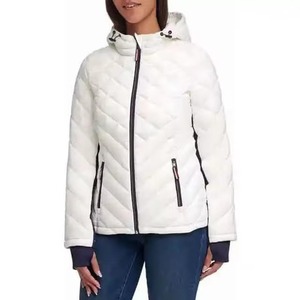 Veste matelassée pour femme avec fermeture éclair personnalisée, imperméable, isolante, respirante, coupe-vent, à séchage rapide, avec capuche, pour l'hiver - Product Image 6