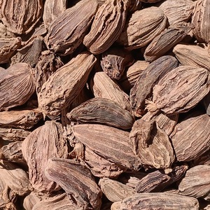 Cardamome noire en vrac disponible à des prix compétitifs, idéale pour les commerçants en épices et les exportateurs de produits alimentaires. - Product Image 6
