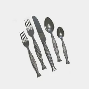 Ensemble de couverts contemporains en acier inoxydable avec une forme élégante, idéal pour l'agencement moderne de la table de cuisine - Product Image 4