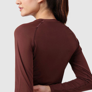 Camiseta de compresión para mujer, suave y elástica, para fitness, correr y uso deportivo. - Product Image 6