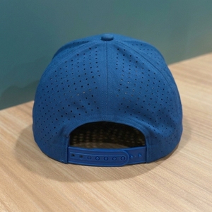 หมวกแก๊ปแบบสปอร์ต 5 ชิ้นส่วน สำหรับกอล์ฟและกิจกรรมกลางแจ้ง  แบบ Snapback  ตัดด้วยเลเซอร์  ปักโลโก้  ปรับขนาดได้  รับผลิตแบบ OEM ODM  รับทำแบรนด์ส่วนตัว - Product Image 5