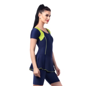 Robe de sport et de natation personnalisée à rayures, 2 pièces, respirante, séchage rapide, en polyester et élasthanne, à manches courtes, avec demi-legging intégré, pour le fitness et la natation - Product Image 6