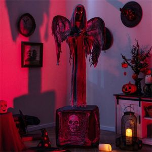 Decorazioni di Halloween da 5,5 piedi con ali svolazzanti - Product Image 5