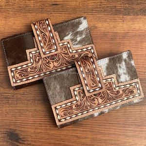 Vente en gros Long portefeuille à deux volets en cuir usiné à la main populaire pour les femmes Nouveau portefeuille de cartes de créateur Livraison rapide Pochettes en peau de vache - Product Image 3