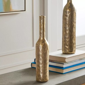Vase de table artisanal Gallery, design moderne, finition dorée, minimaliste et élégant - Product Image 3