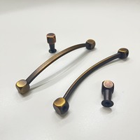 Poignées et boutons de meubles en ZAMAK bronze |   Poignée de tirage et de poussée en forme de T de style Mid-Century Modern pour armoire de chambre et commode