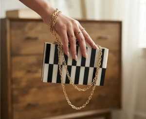 Pochette de Soirée de Luxe Faite Main en Résine, Sac à Main Géométrique Moderne de Créateur pour Mariages, Fêtes, Événements Nuptiaux et Occasions Spéciales - Product Image 1