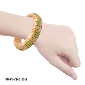 Bracelet en rotin artisanal, vert éco-responsable, tressage élégant, collection héritage entrelacé - Product Image 5